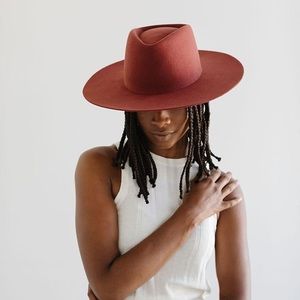 Gigi pip Dakota- rusty red